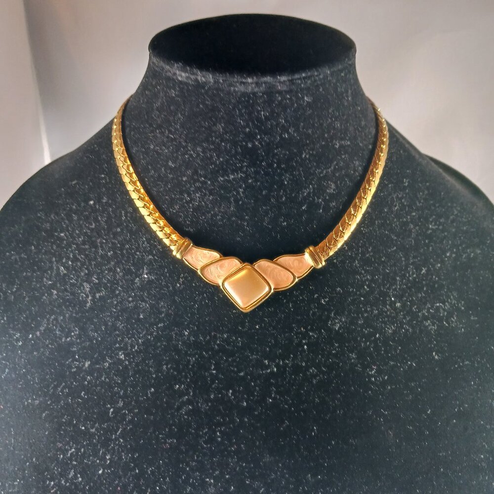 Napier Vintage Frosted Peach Enamel Gold Tone Herringbone Chain Choker Necklace